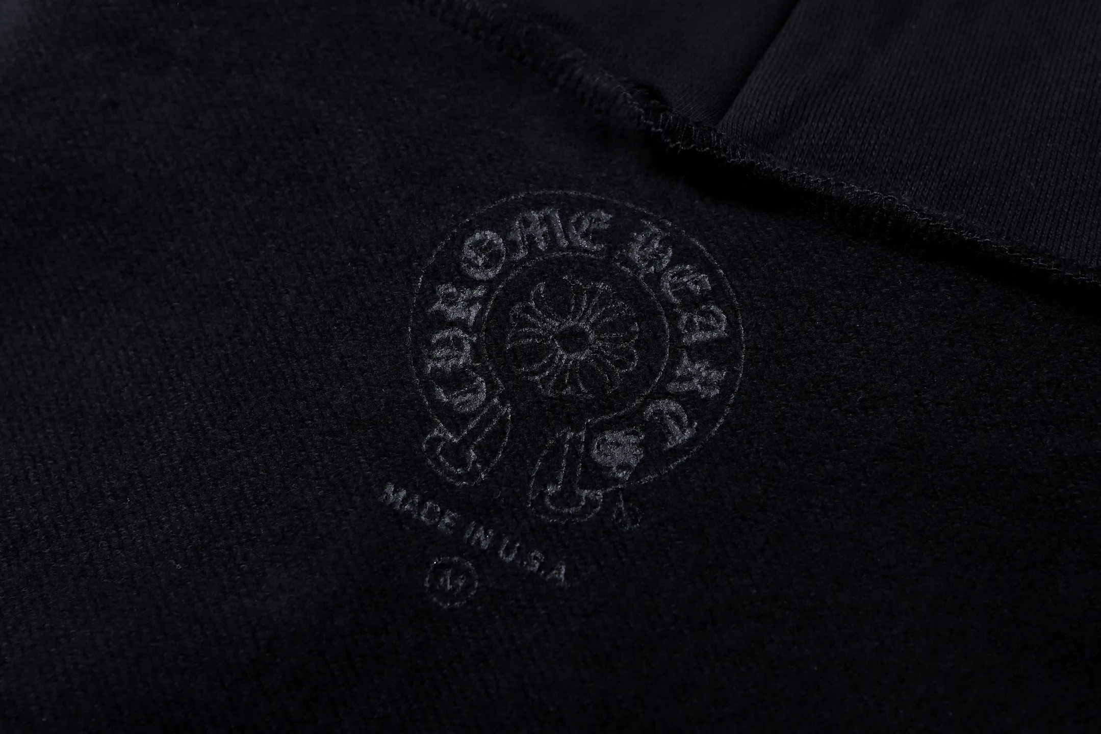 P390 Chrome Hearts25SS1988 limited foil color printed hooded sweatshirt ●400g Odell velvet sweatshirt material ●440g 1*1 matching high-end fashion brand rib ●Fabric fermentation ●Glue printing ●Customized 1:1 eyelet ●Customized 1:1 hat rope ●Customized 1:1 trademark ●Loose version ●Size: S M L ●Style number: 2006/3B#20